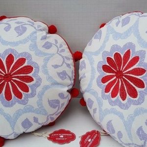 New John Robshaw Round Medallion Throw Embroidered Tassel 2 Pillow White Red 18"